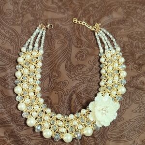 Elegant Pearl and Gold Floral Necklace